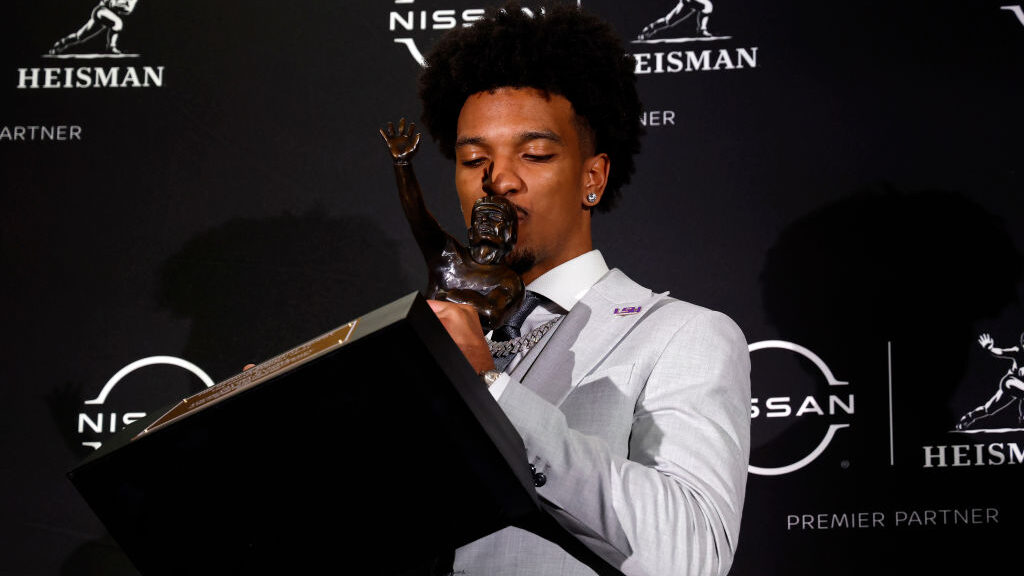 College Football – Jayden Daniels remporte le trophée Heisman 2023