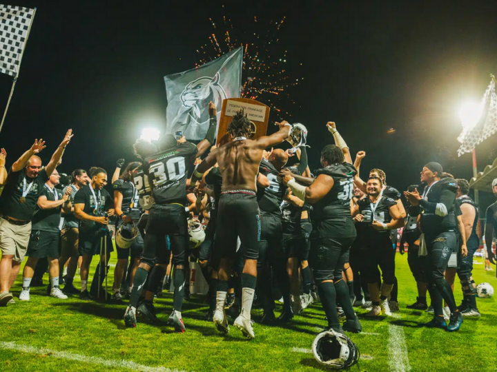 Les Black Panthers remportent le 28ème Casque de Diamant et conservent leur titre de champions de France de D1 Élite.  